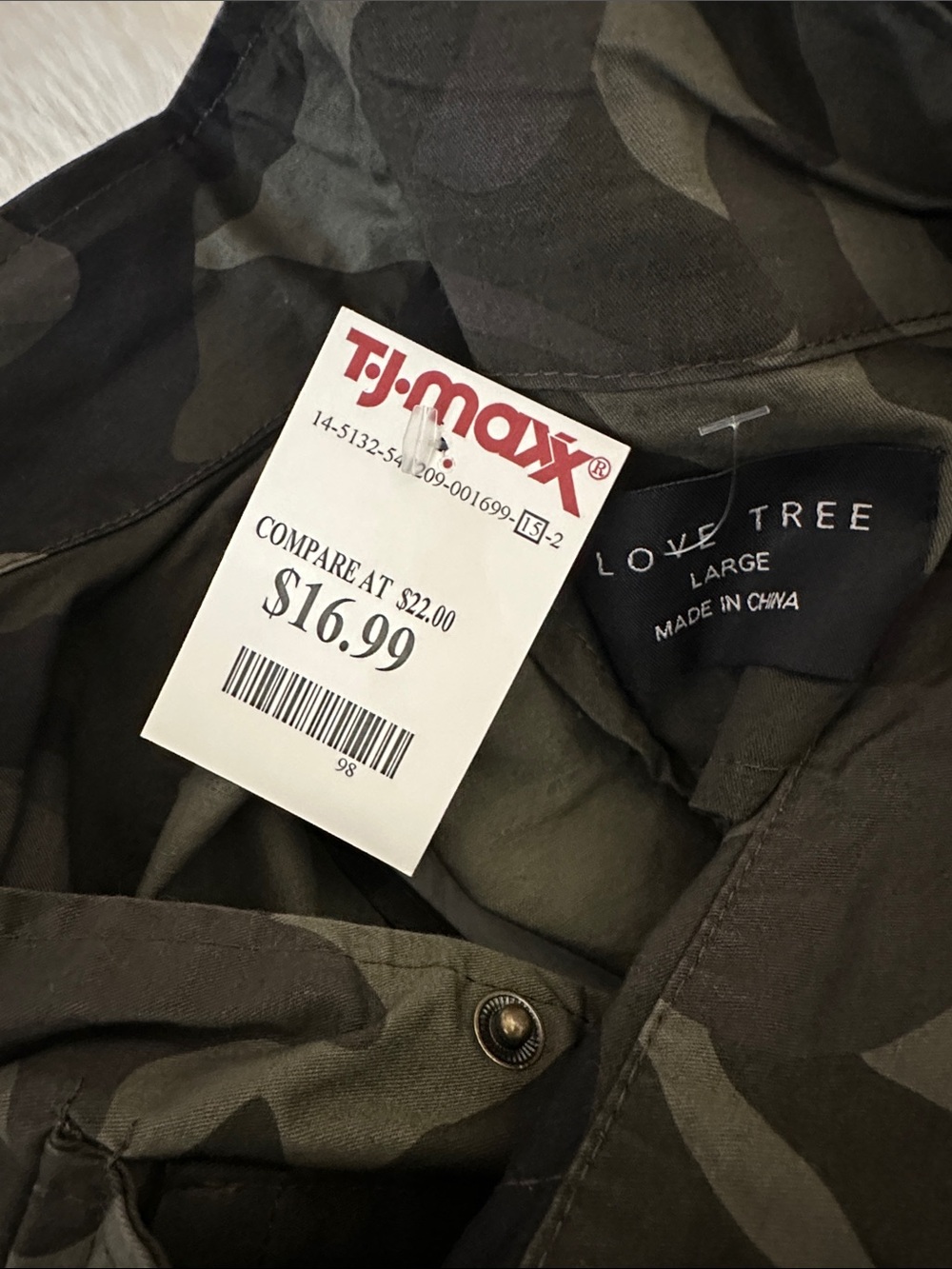 Camo Utility Vest with Gold Snap Pockets - Picture 4 of 4